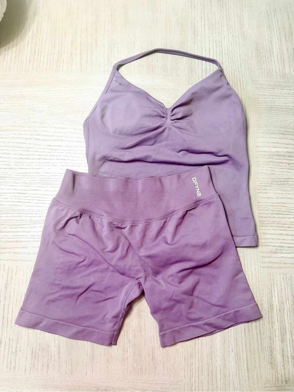 Lavender Seamless Sports Bra & Shorts Set - DRYNE